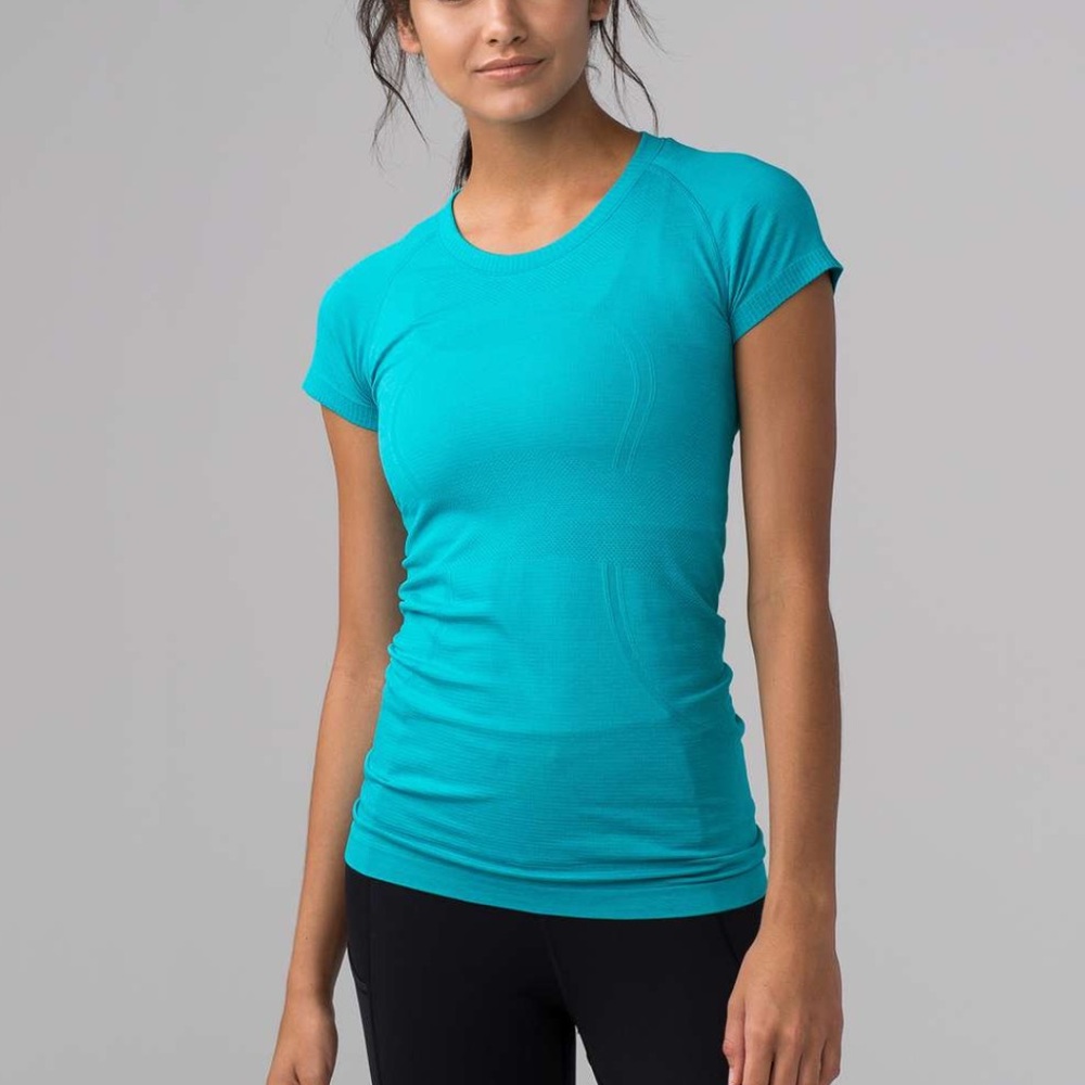 blue lululemon switfty tech top!